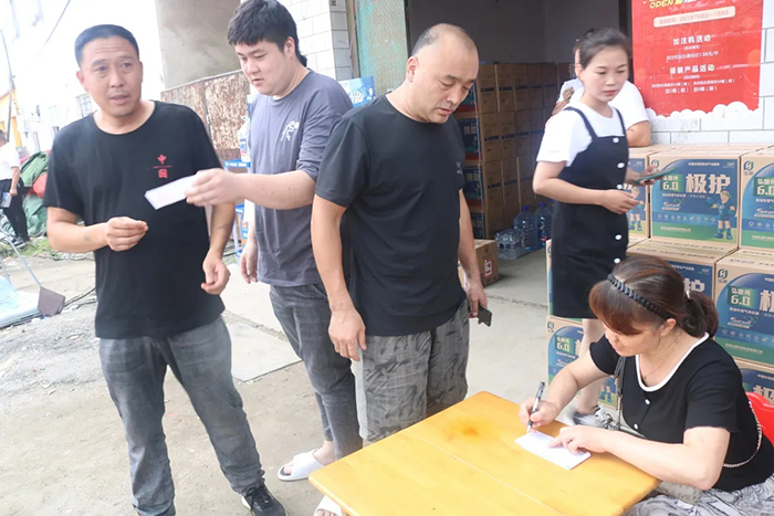 卡友抢购现场.jpg 卡友抢购现场.jpg