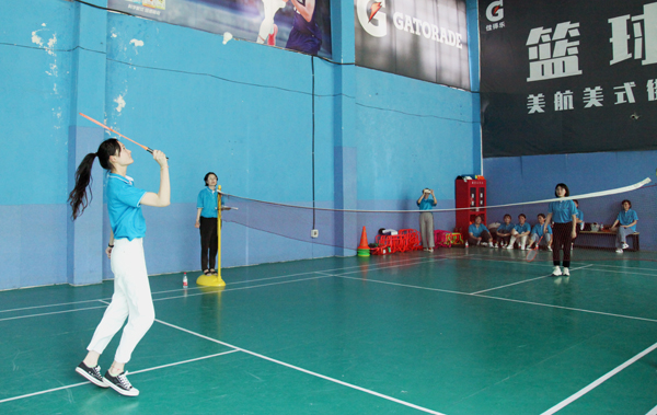 羽毛球赛.jpg 羽毛球赛.jpg